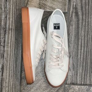 Frye unisex leather off white Sneakers Minimalist Design